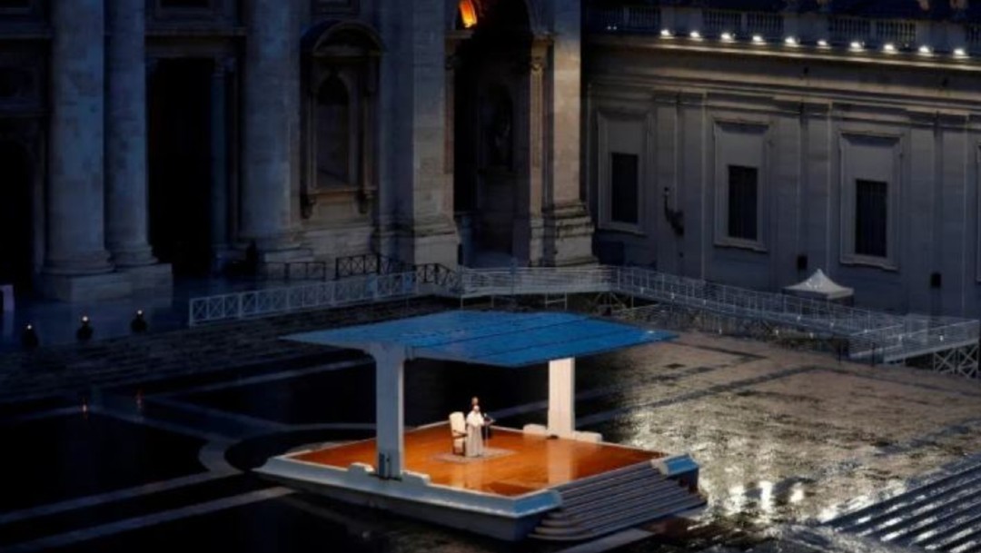 En 2020, el papa impartió la bendición Urbi et Orbi en una plaza vacía