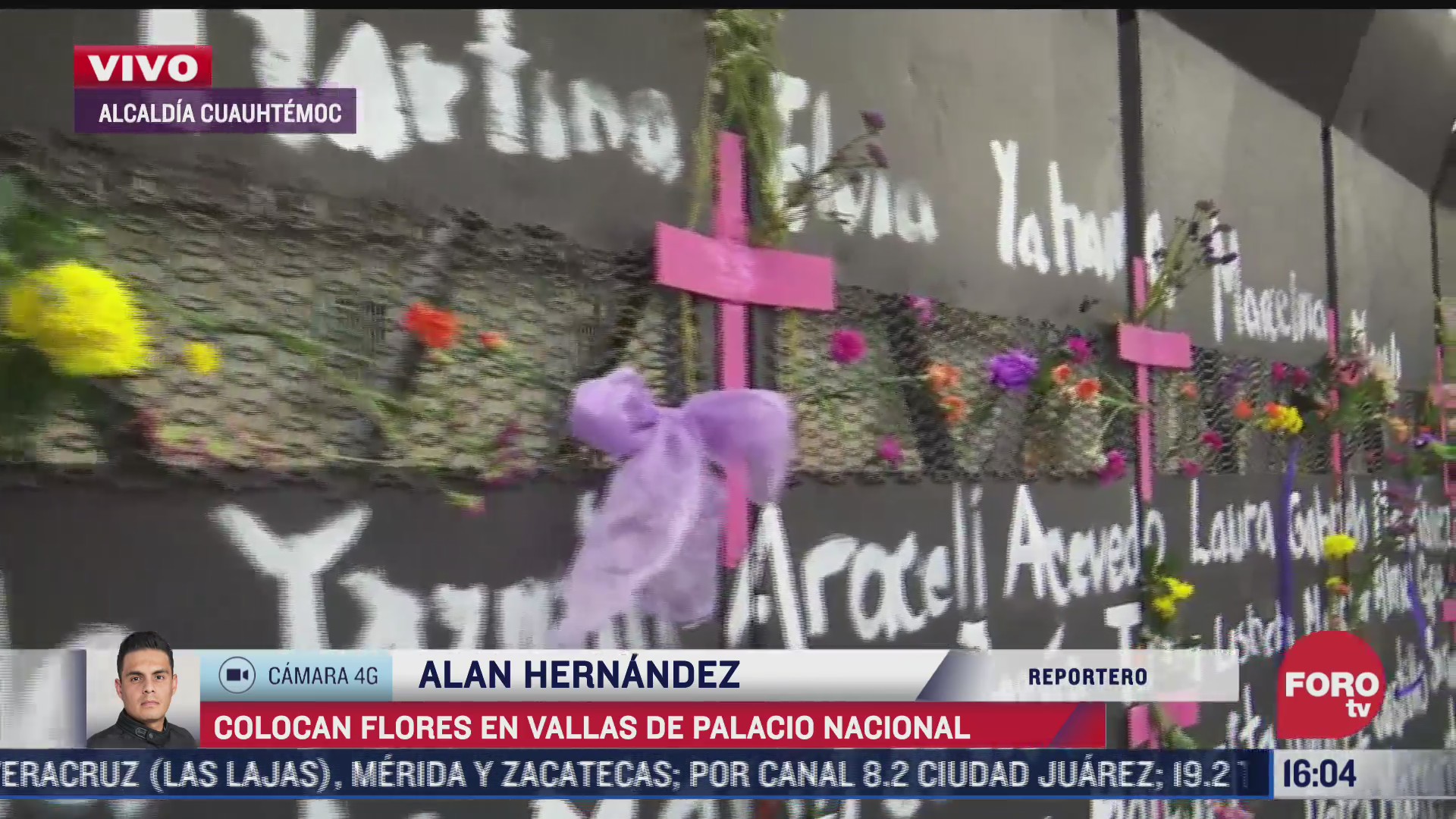 feministas colocan flores y pintan vallas en palacio nacional