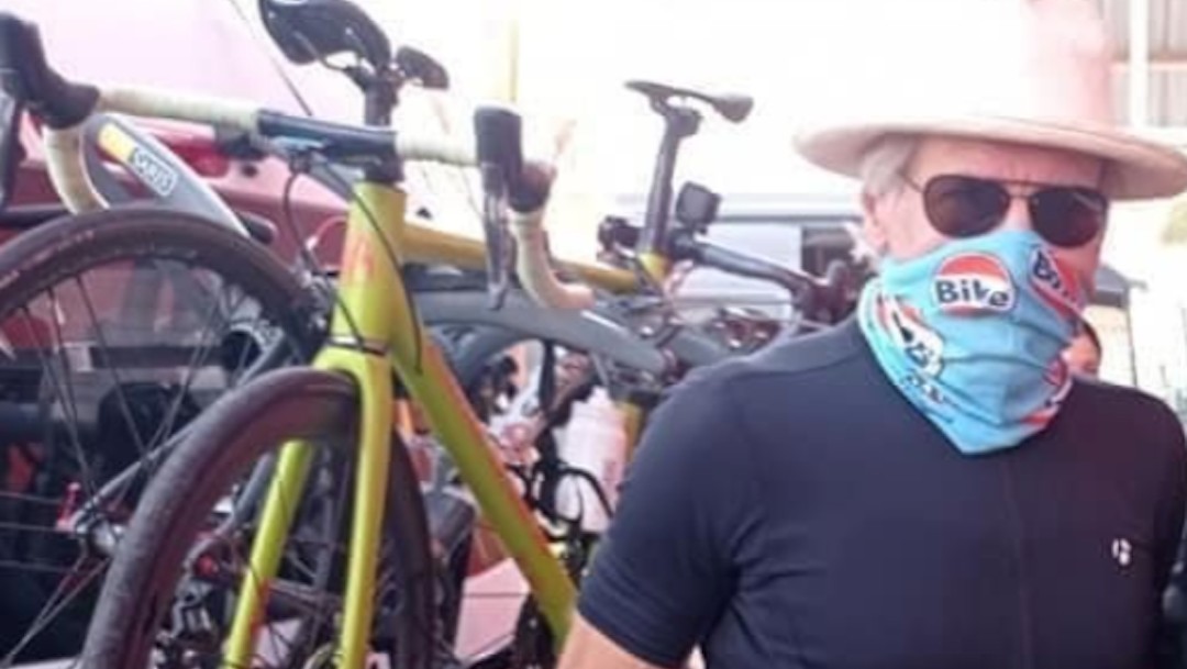 El actor Harrison Ford en México acompañado de un grupo de amigos ciclistas (Twitter: @cabobarba)