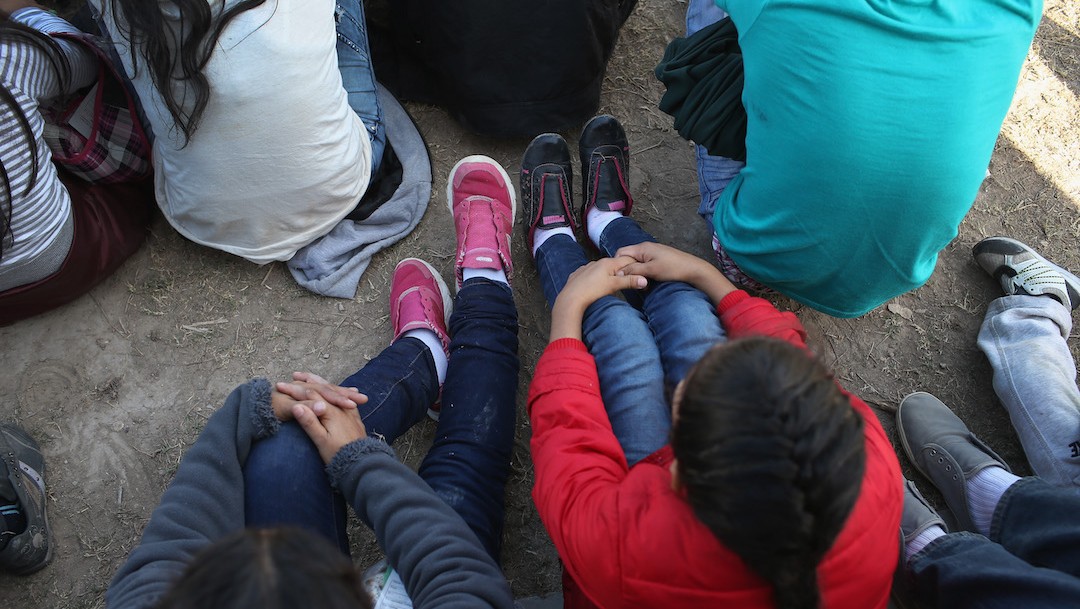Ola de niños migrantes en instalaciones de Patrulla Fronteriza (Getty Images)