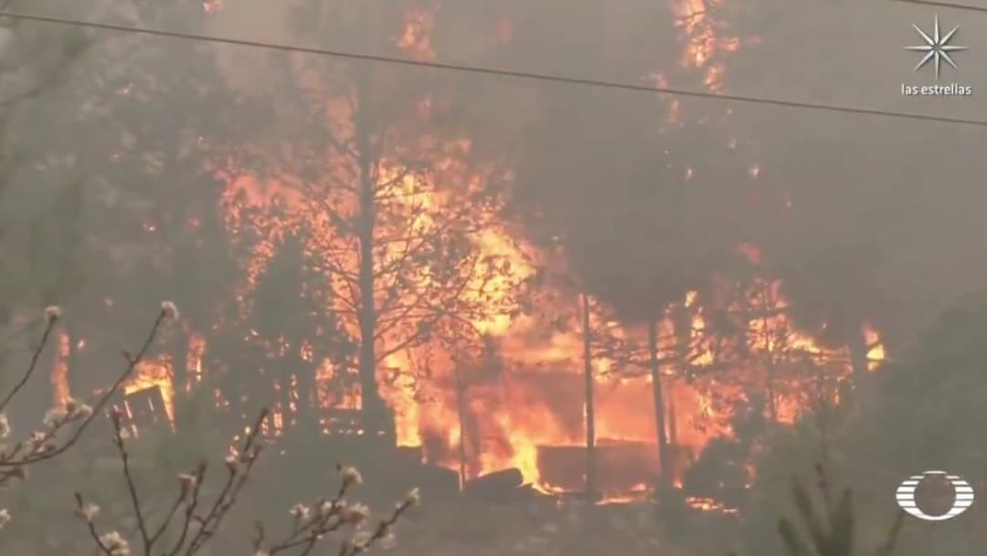 Incendio en Arteaga, Coahuila, no se logra sofocar pese a esfuerzos