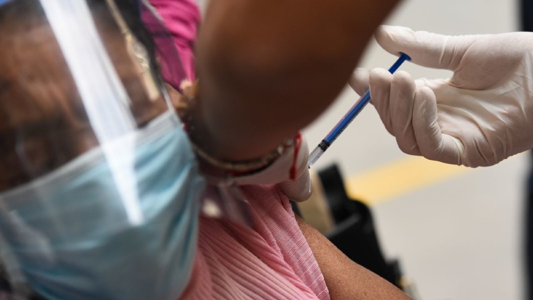 Inicia la vacunación contra el COVID-19 en 14 municipios del Estado de México