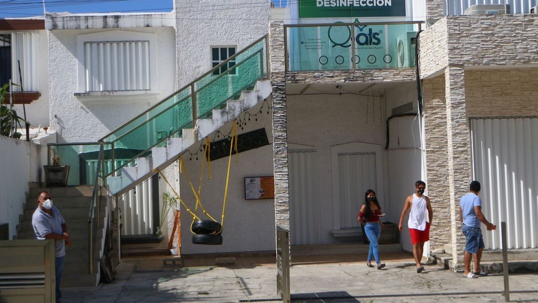 Laboratorio donde realizaron pruebas para detectar COVID-19 a varios estudiantes argentinos en Cancún, México (Cuartoscuro)