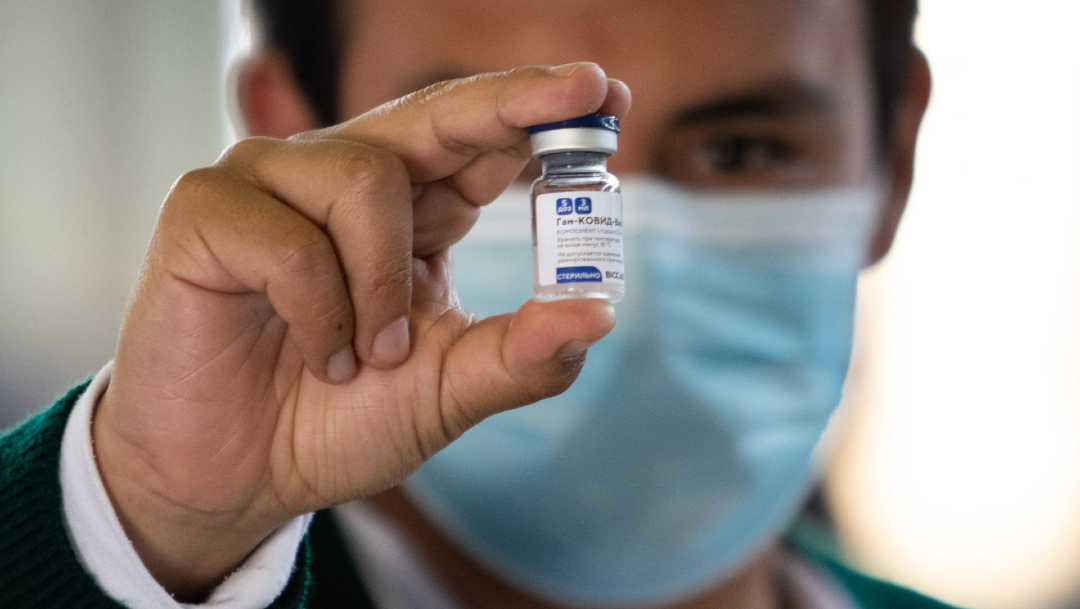 Llega a México nuevo lote con 200 mil dosis de la vacunas rusa Sputnik V contra COVID-19, que serán para adultos mayores