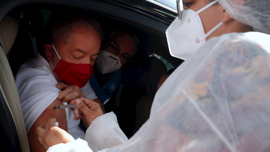 Luiz Inácio Lula da Silva recibe la vacuna contra la COVID-19