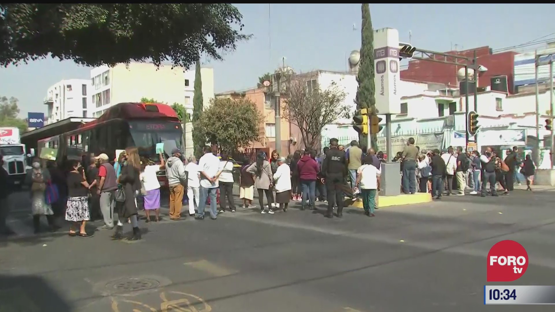 manifestantes bloquean avenida xola en la cdmx