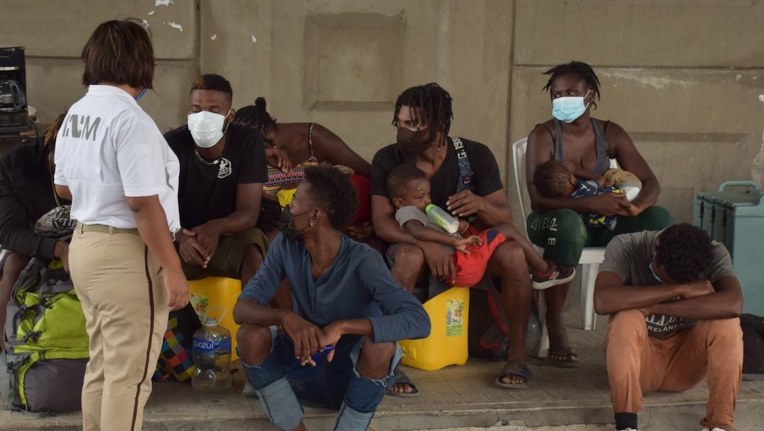 Migrantes detenidos en un punto de revisión en Tapachula, Chiapas (Cuartoscuro)