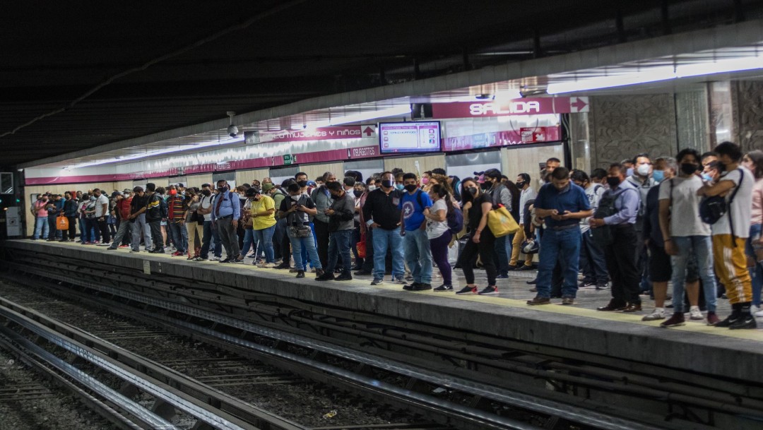 Muere persona tras caer a las vías del Metro en la estación Candelaria
