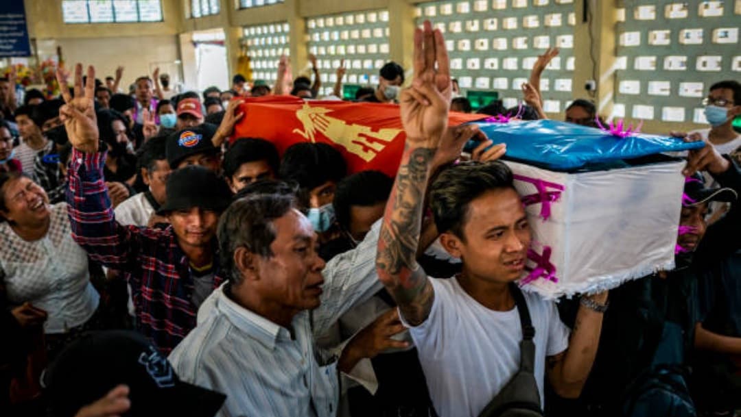 Myanmar comienza funerales de las víctimas de represión