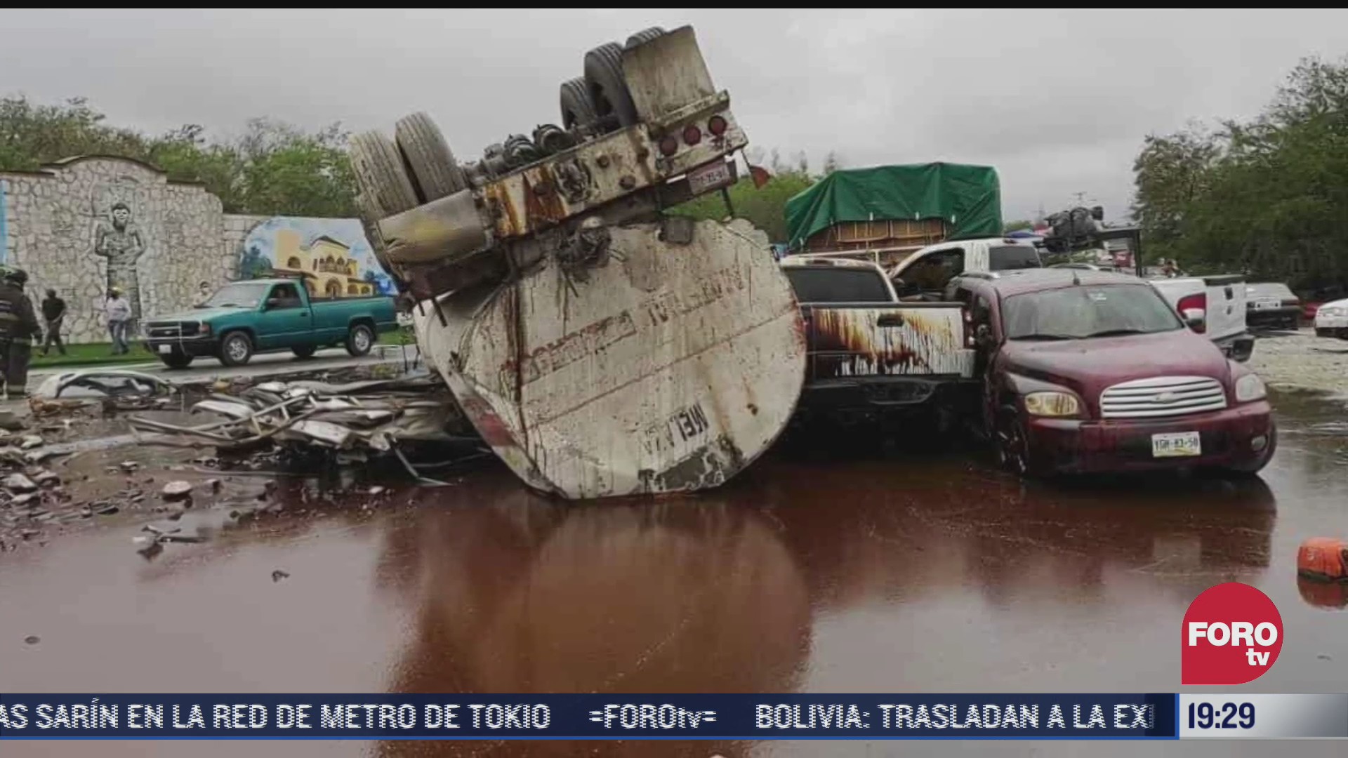 nueve vehiculos danados tras aparatoso accidente en san luis potosi