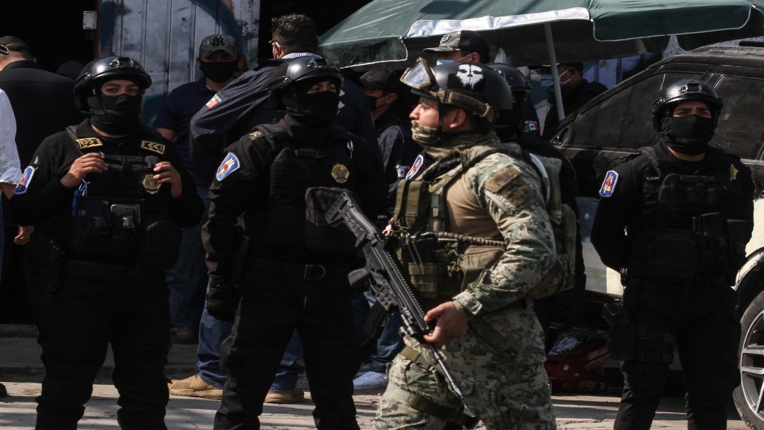 Policías abaten a dos presuntos delincuentes en Santa Martha Acatitla, en Iztapalapa