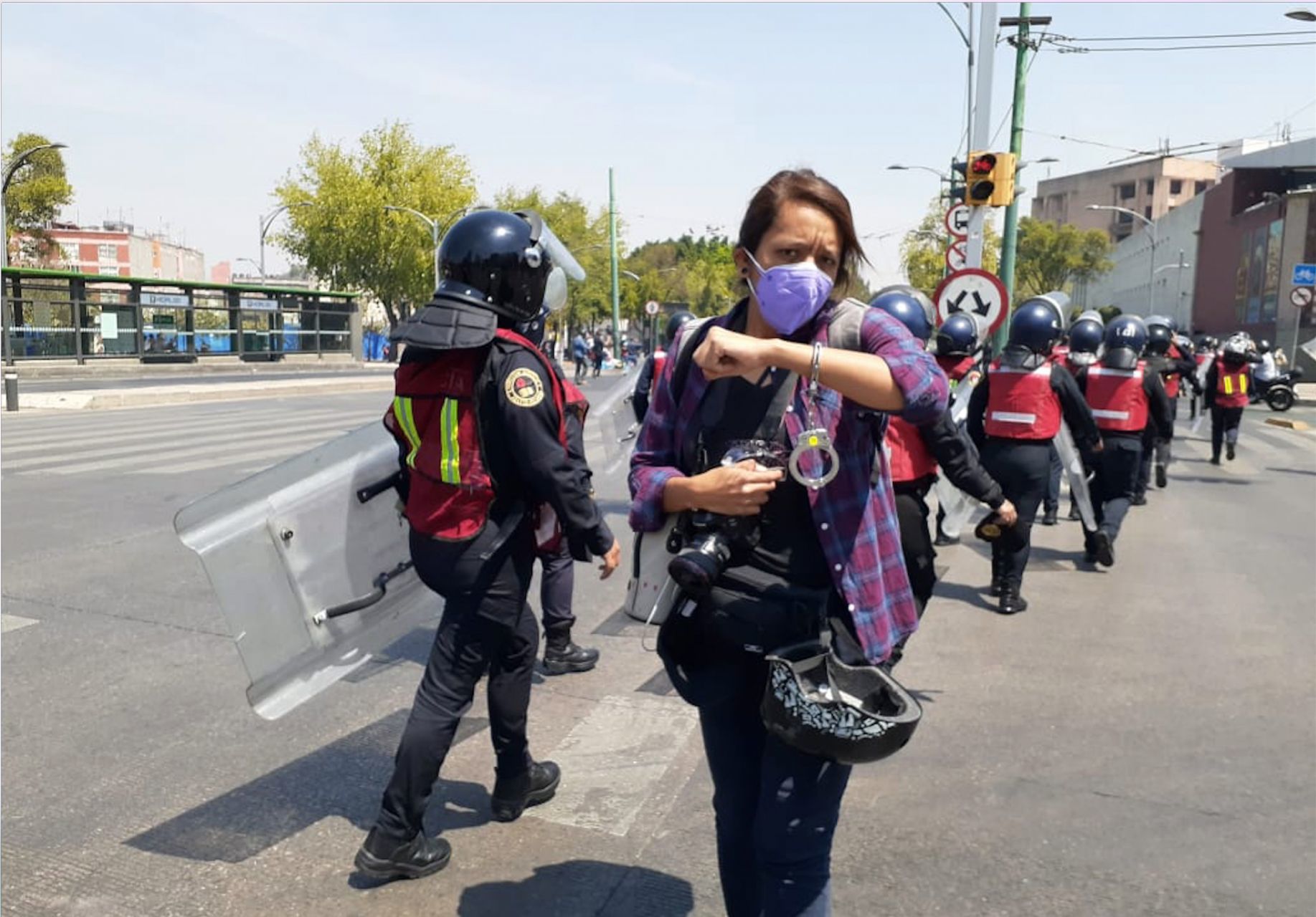 La reportera Graciela López acusó detención y fue esposada por policías de la SSC