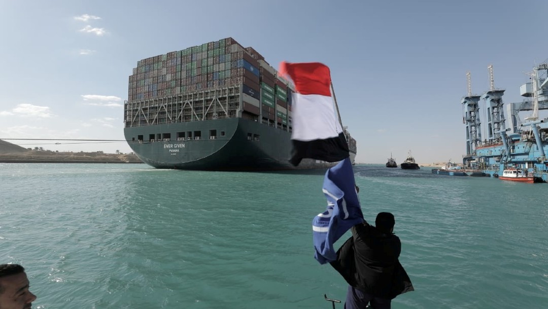 Se reanudan los convoyes de barcos tras desbloqueo del Canal de Suez