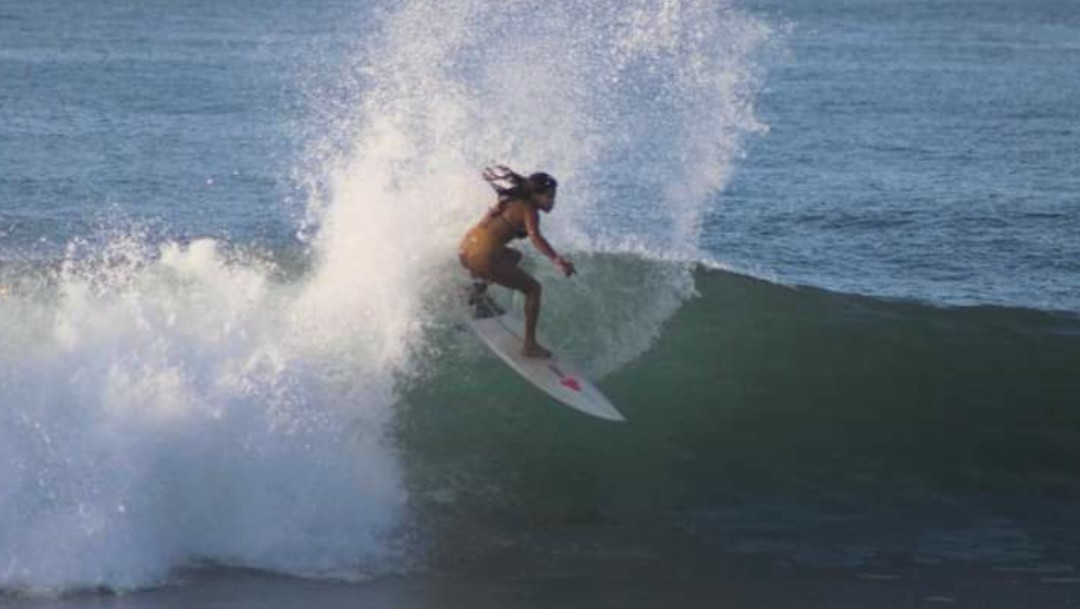 Katherine Díaz comenzó a practicar surf desde que tenía 9 años (Instagram: @katherinecook7)