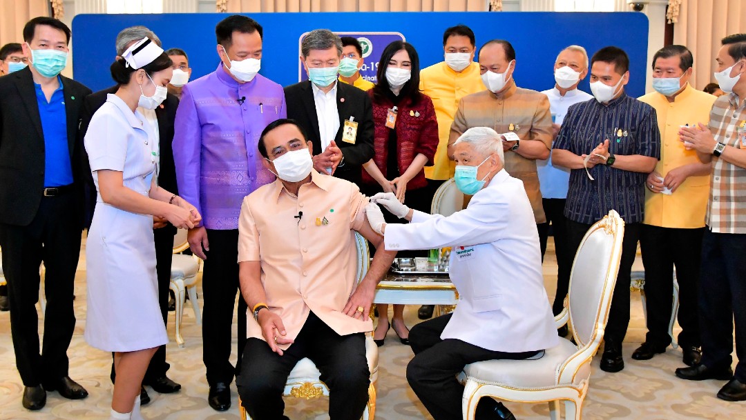 Tailandia inicia la vacunación contra COVID con dosis de AstraZeneca