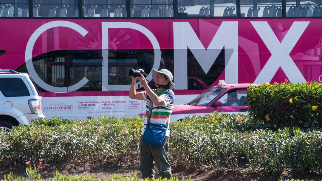 Extranjeros y mexicanos aprovechan las vacaciones de Semana Santa para pasear por la CDMX