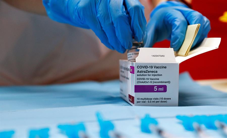 Unión Europea cancelaría contrato de vacunas con AstraZeneca por retrasos