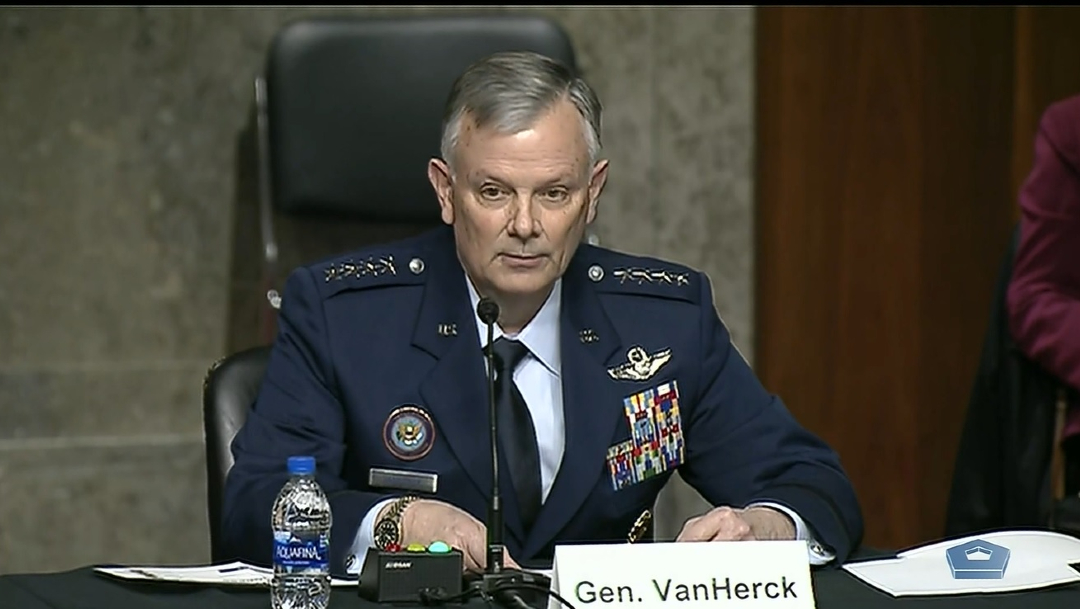 El general Glen VanHerk, jefe del Comando Norte de los Estados Unidos