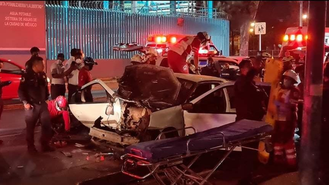 Muere mujer al volcar su vehículo sobre la avenida Eduardo Molina, CDMX