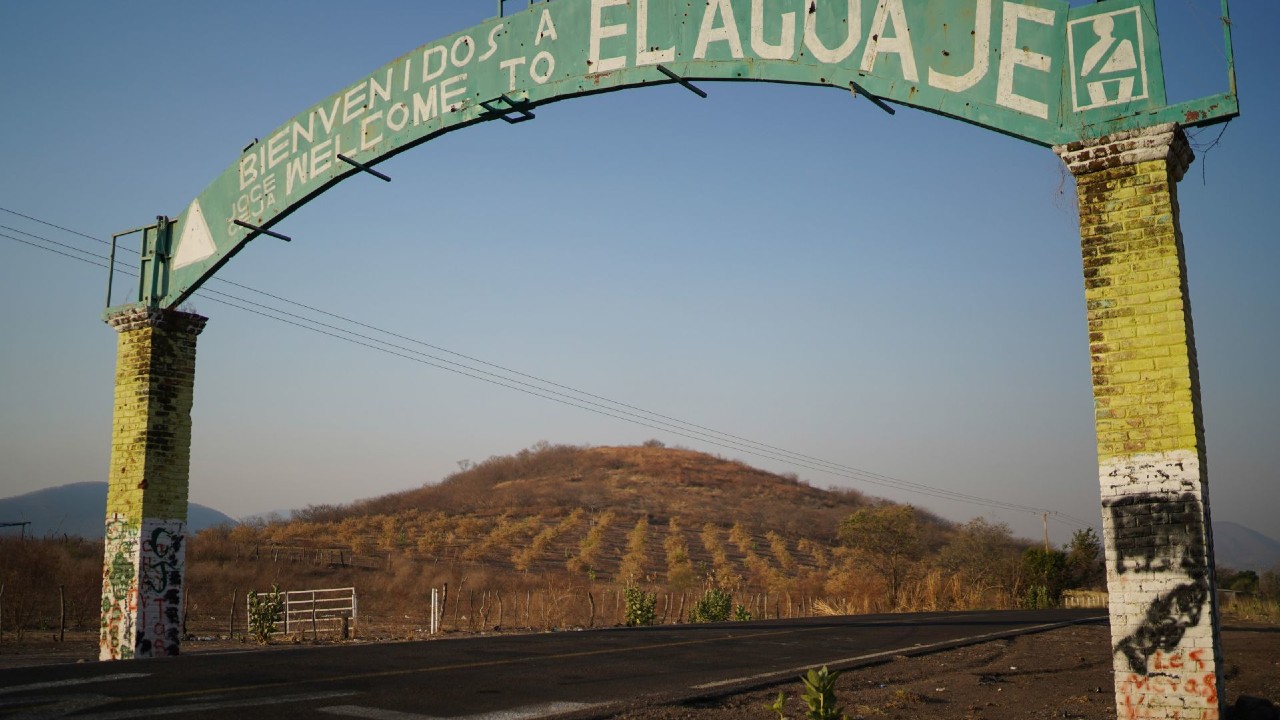 Abuelito y bebé mueren en carretera de Aguililla, narcobloqueos les impidieron llegar al hospital