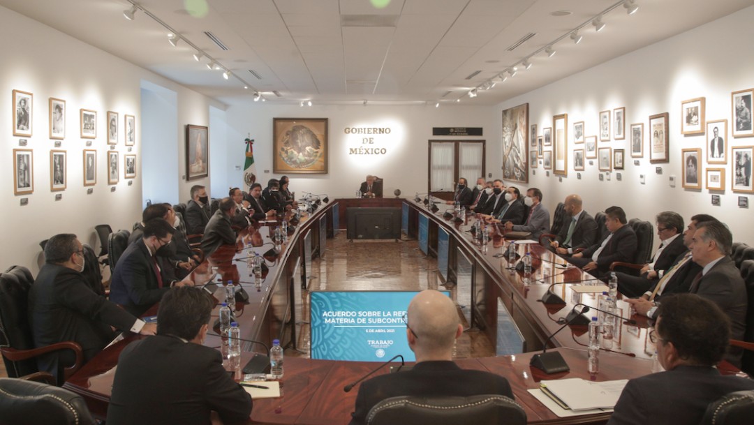 El presidente de México, Andrés Manuel López Obrador, durante una reunión en en materia de subcontratación (Twitter: @lopezobrador_)