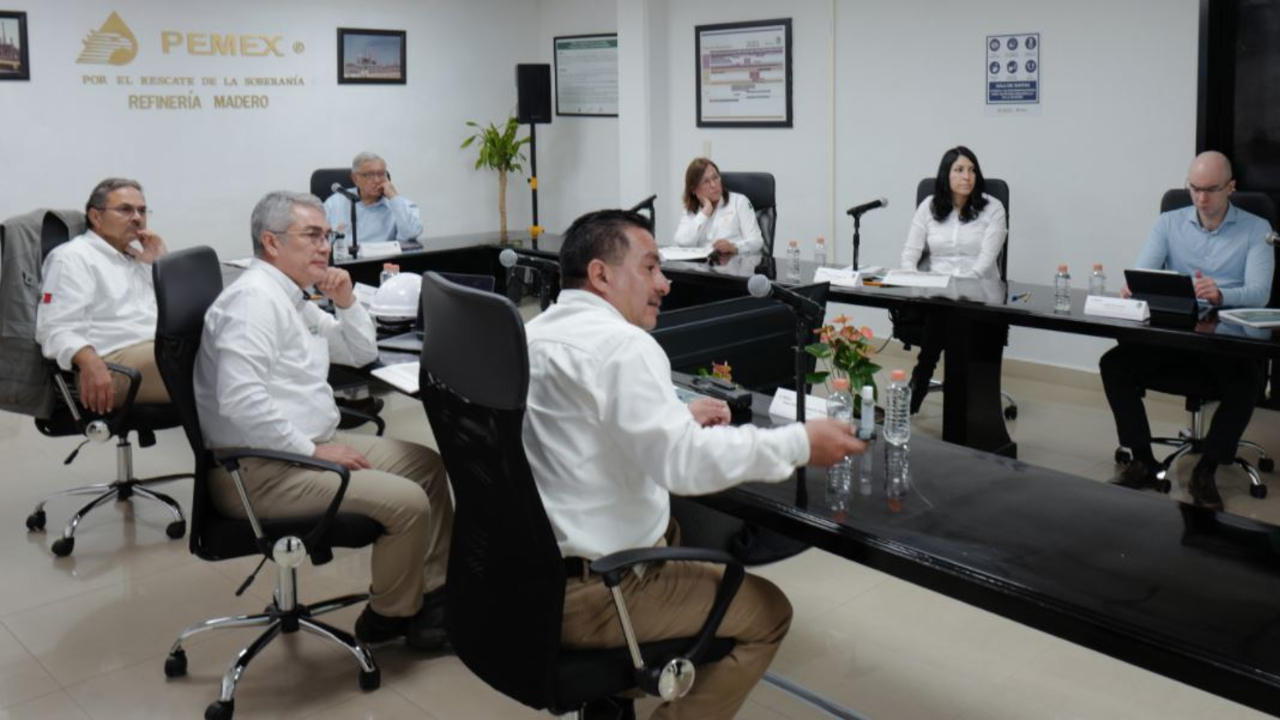 AMLO visita la refinería de Ciudad Madero para evaluar su modernización