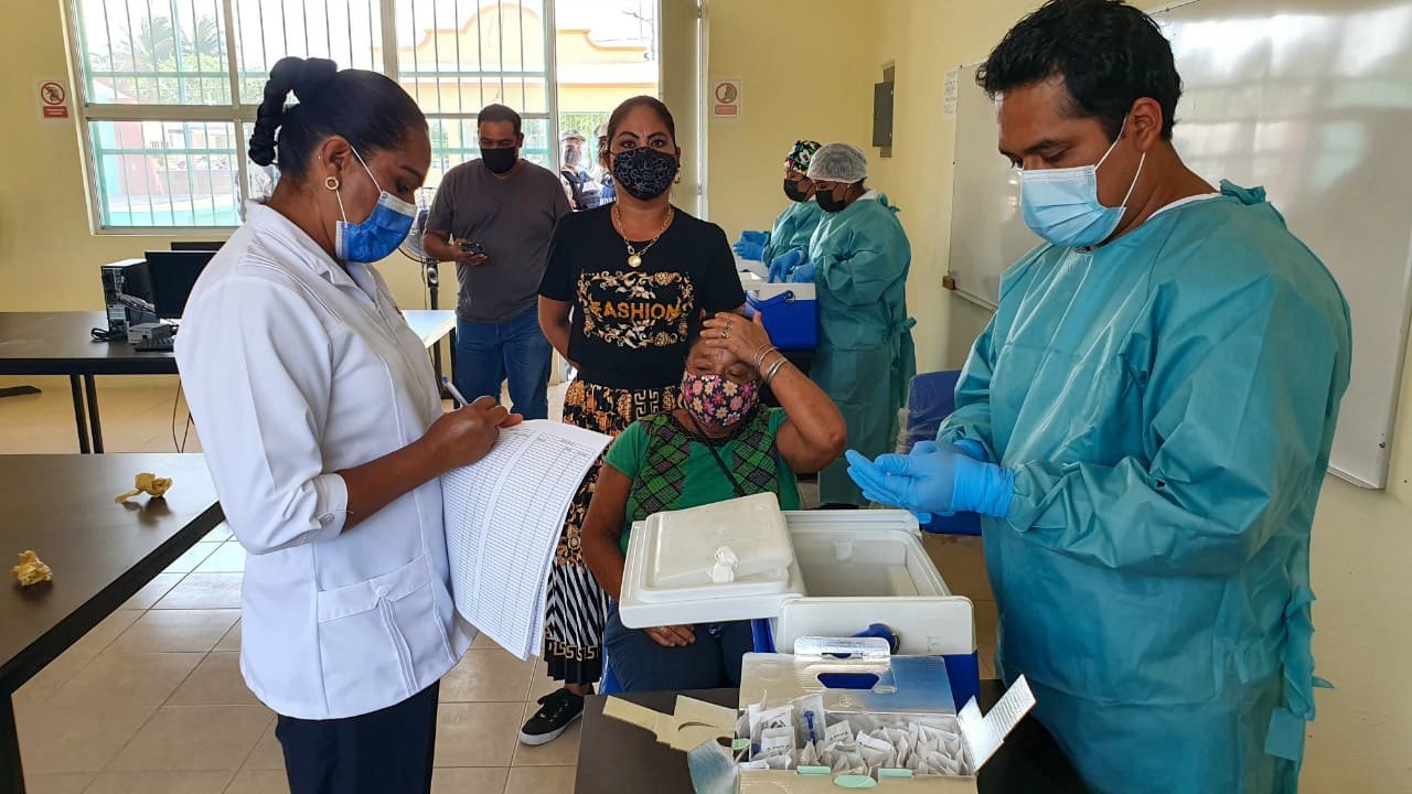 Arranca la vacunación contra COVID a adultos mayores en el Istmo de Tehuantepec, Oaxaca