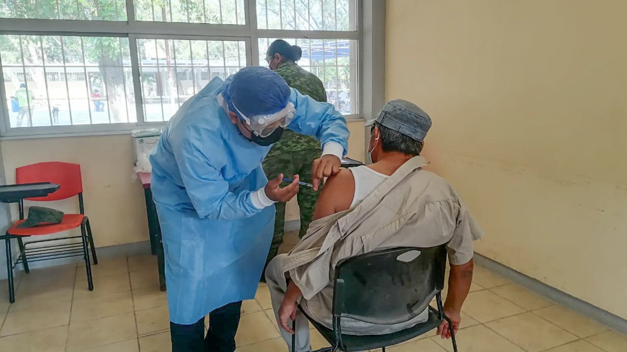 Arranca la vacunación contra COVID a adultos mayores en el Istmo de Tehuantepec, Oaxaca