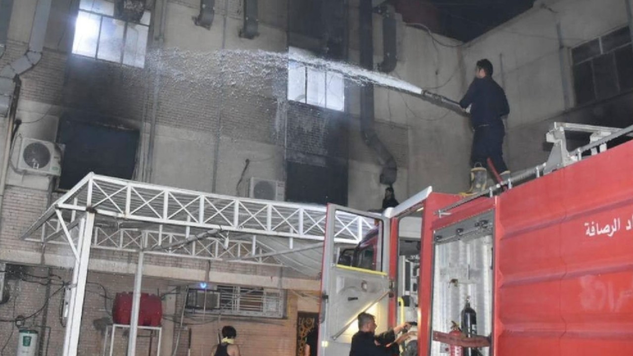 Incendio ocurrió en unidad de cuidados intensivos en Bagdad (Twitter: @RafidFJ)