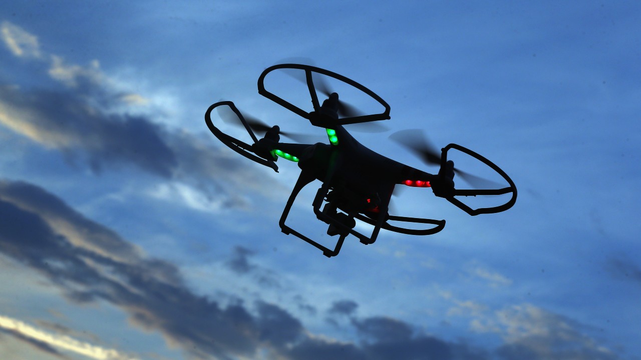 Cárteles atacan con drones cargados de explosivos a policías y soldados