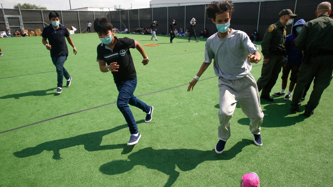 Centro de convenciones de Long Beach albergará a menores migrantes no acompañados