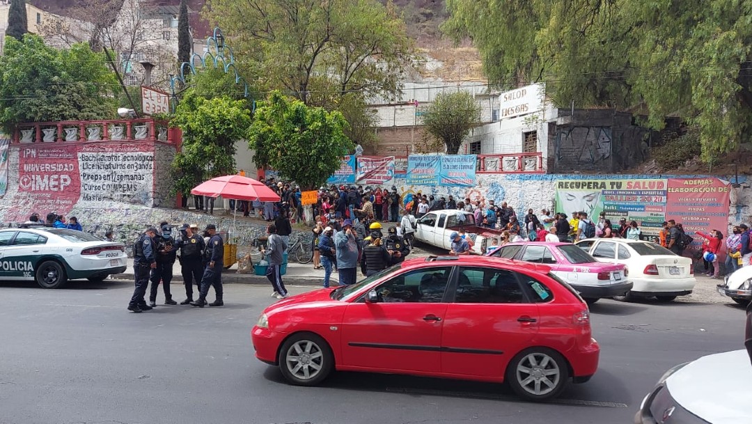 Clausuran balneario ‘Elba’ y visitantes bloquean la avenida Ignacio Zaragoza