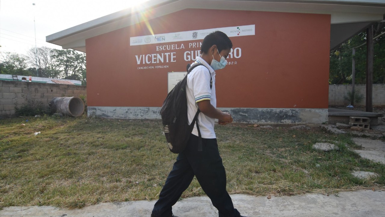 Con tres alumnos por salón se llevó a cabo el regreso a clases en Campeche