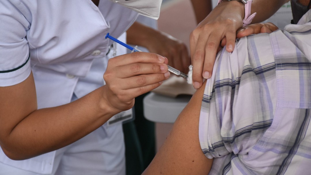 ¿En qué estados comenzará la vacunación COVID-19 para maestros?