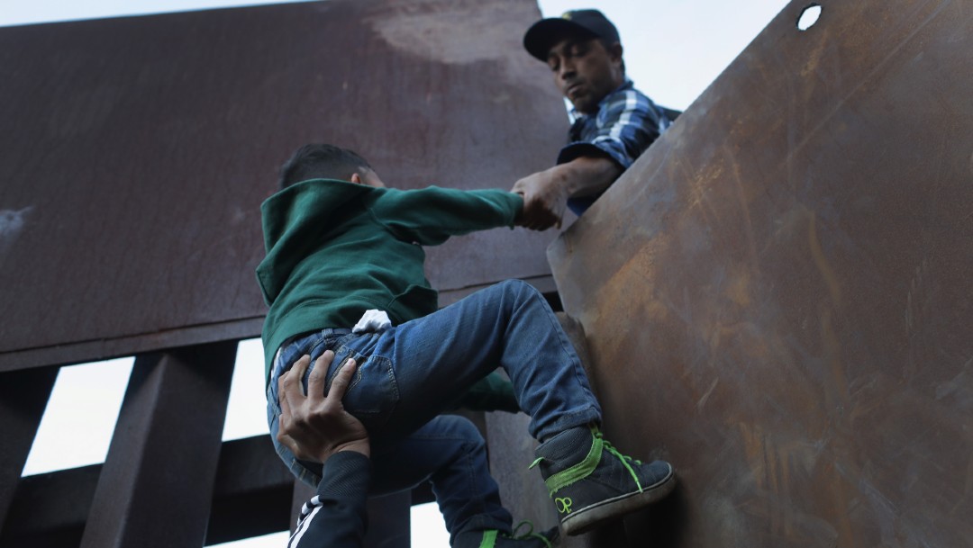 Familia de niño nicaragüense hallado solo en frontera de EEUU pide repatriación
