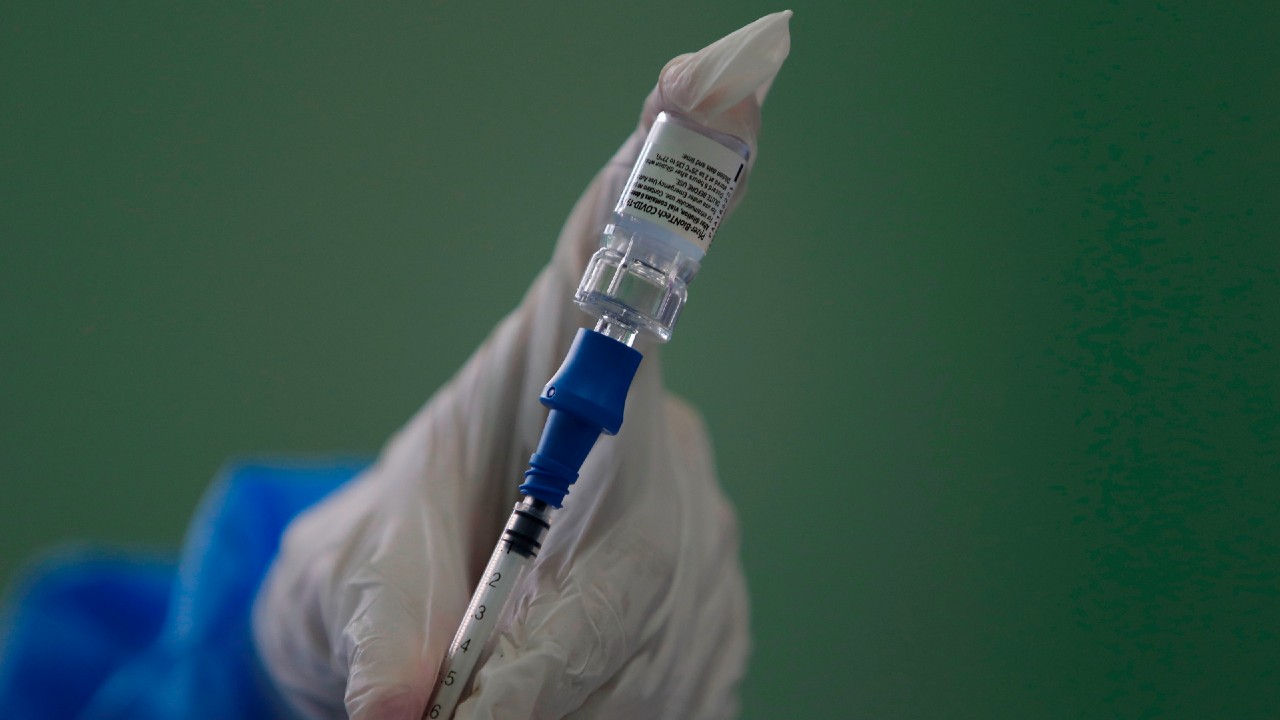 Farmacéuticas incumplieron con UE la producción de vacunas, revela informe