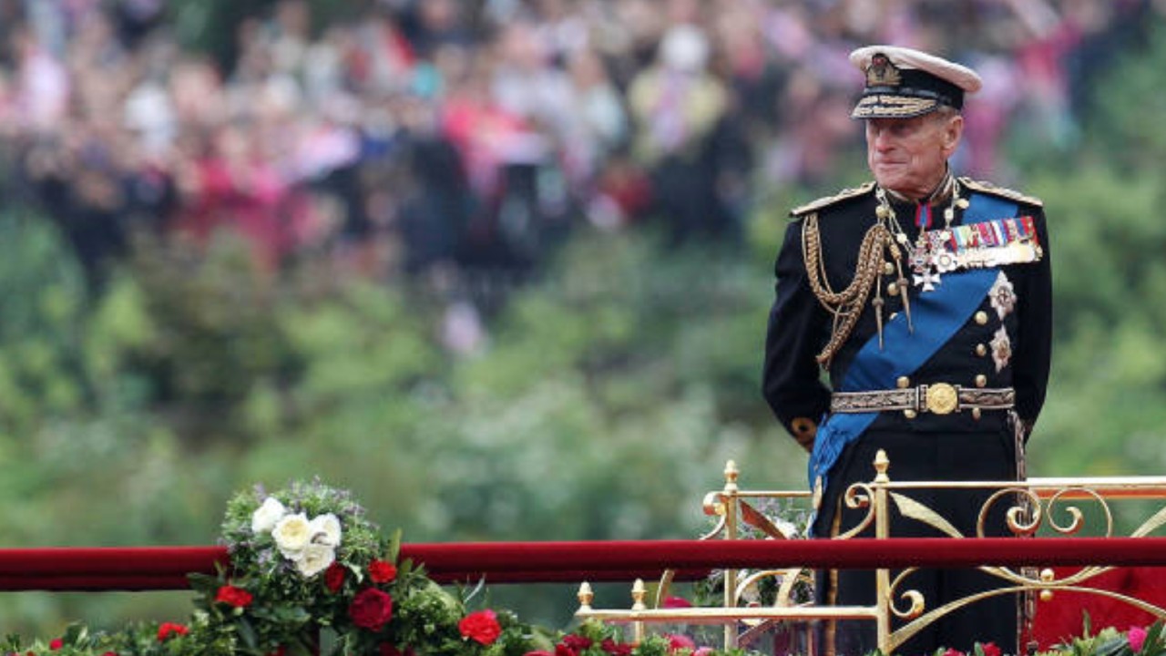Quiénes son los únicos 30 asistentes al funeral del duque de Edimburgo, esposo de la reina Isabel II