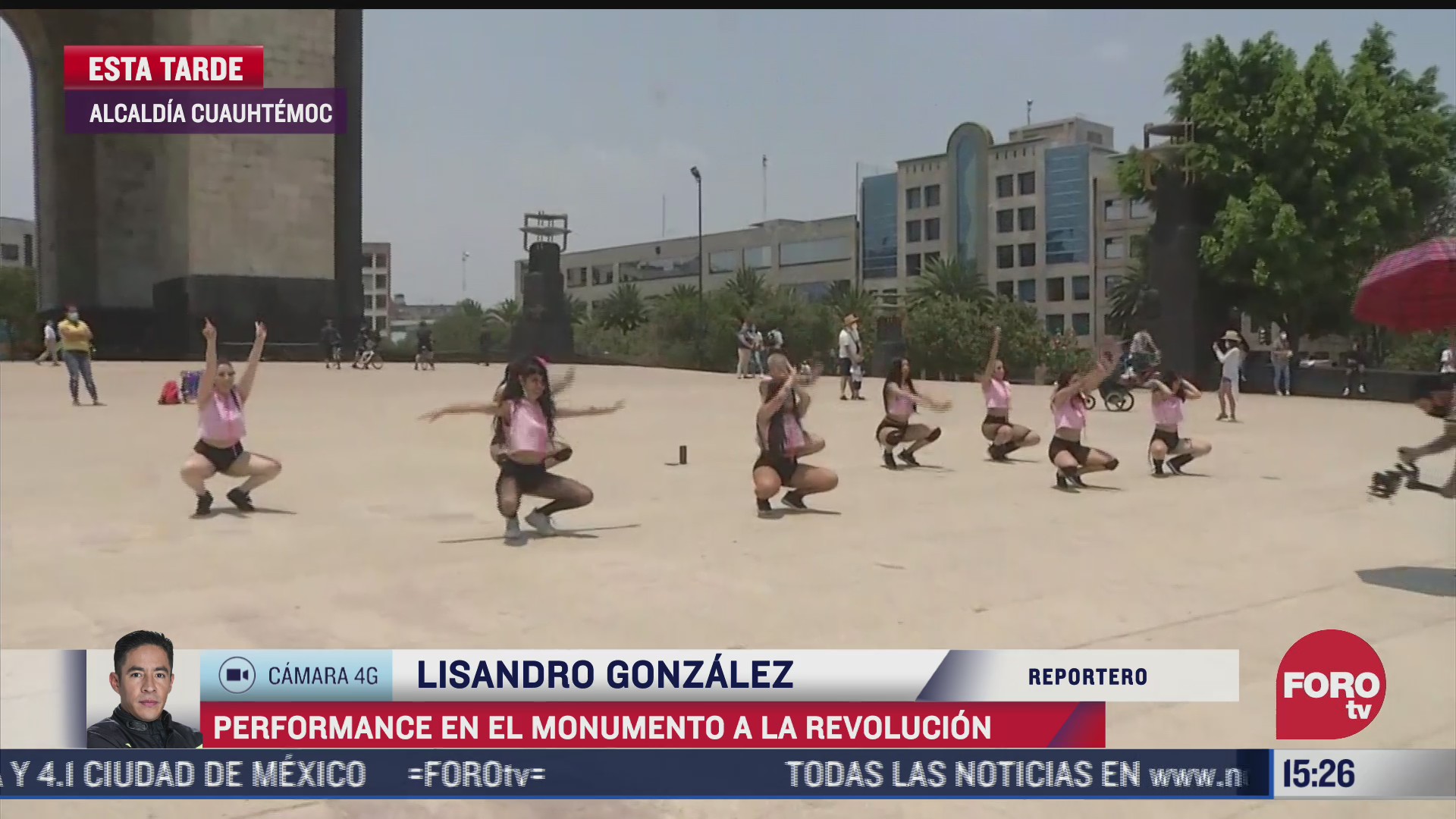 feministas realizan performance en el monumento a la revolucion