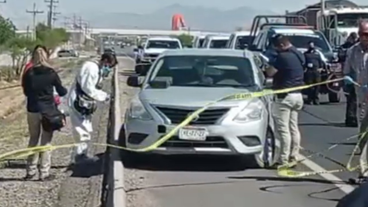 Hallan cuerpos amordazados dentro de auto abandonado en Chihuahua