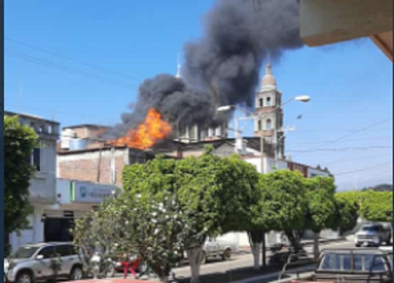 Se-incendia-iglesia-de-Nuevo-San-Juan-Parangaricutiro
