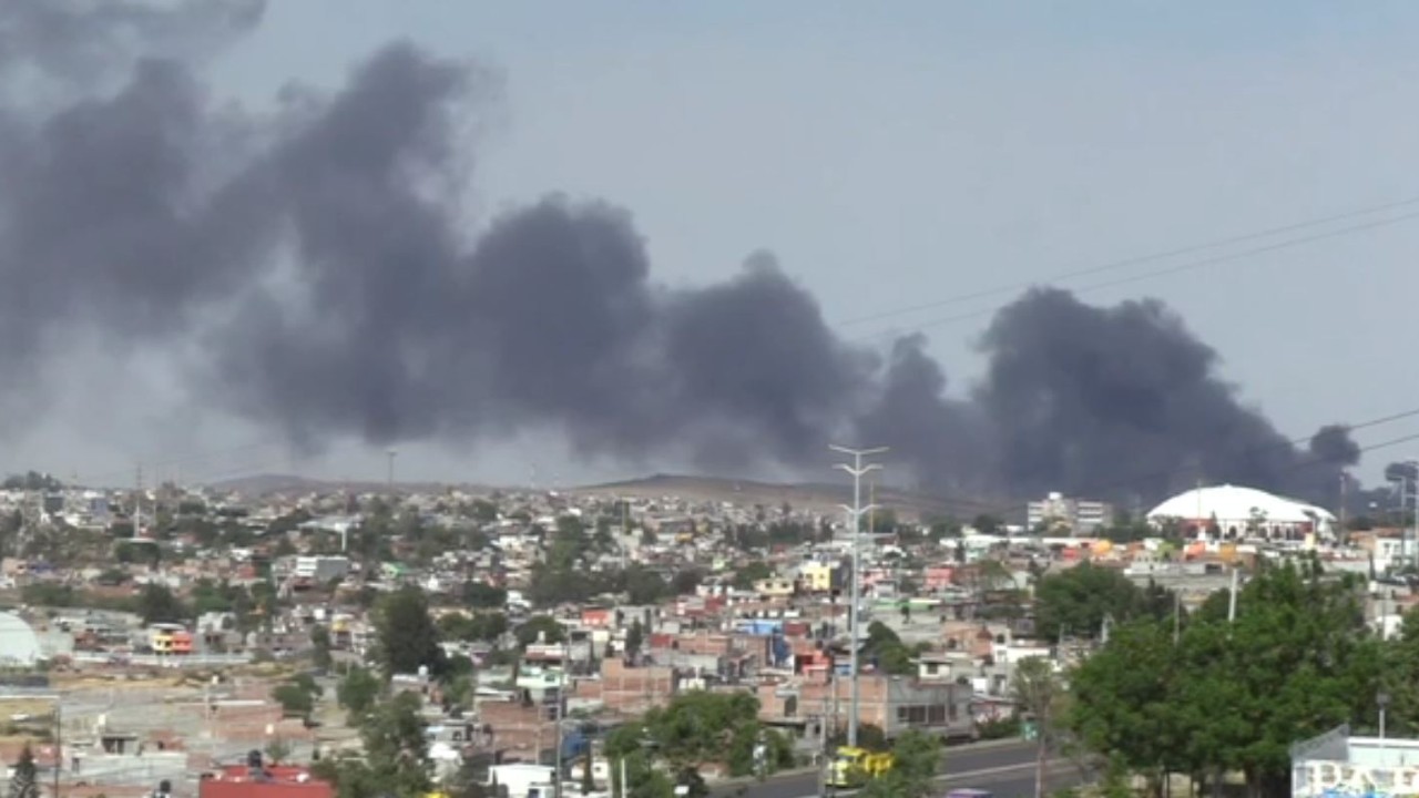 Incendio en fábrica de plásticos moviliza a cuerpos de emergencia en Morelia