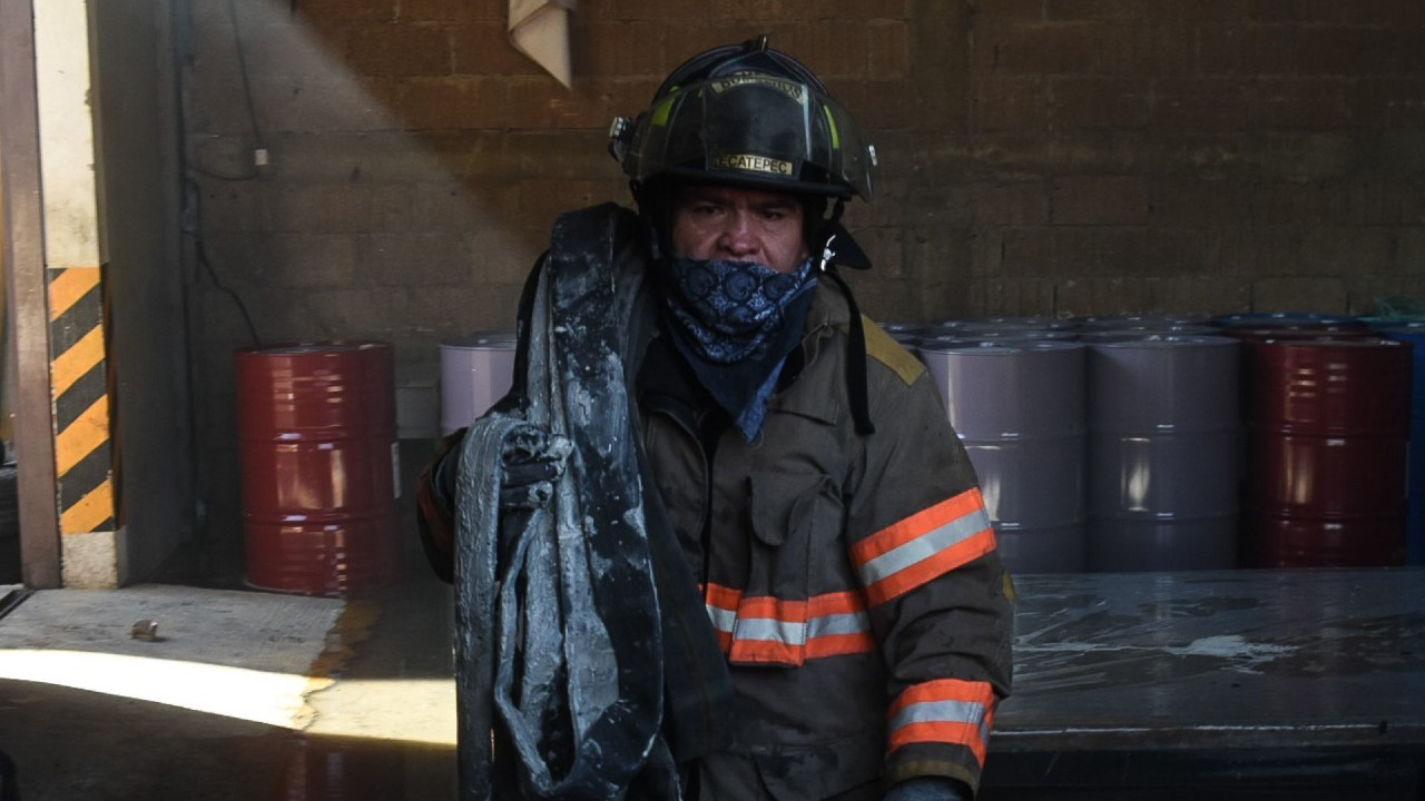 Incendio en recicladora de Zapotlán El Grande, Jalisco, moviliza a cuerpos de emergencia