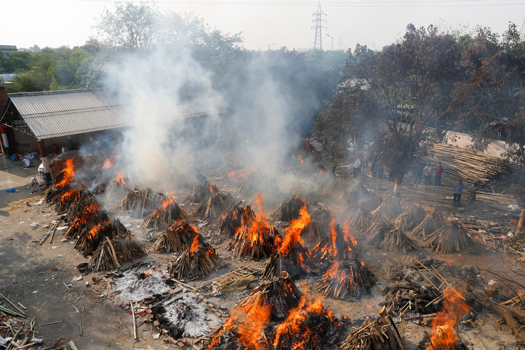 india-covid-crisis-fotos-cremacion-masiva-muertos