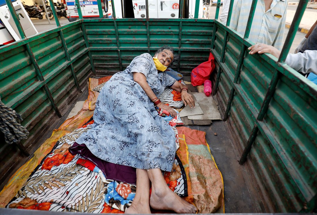 india-covid-crisis-fotos-hombre-camioneta