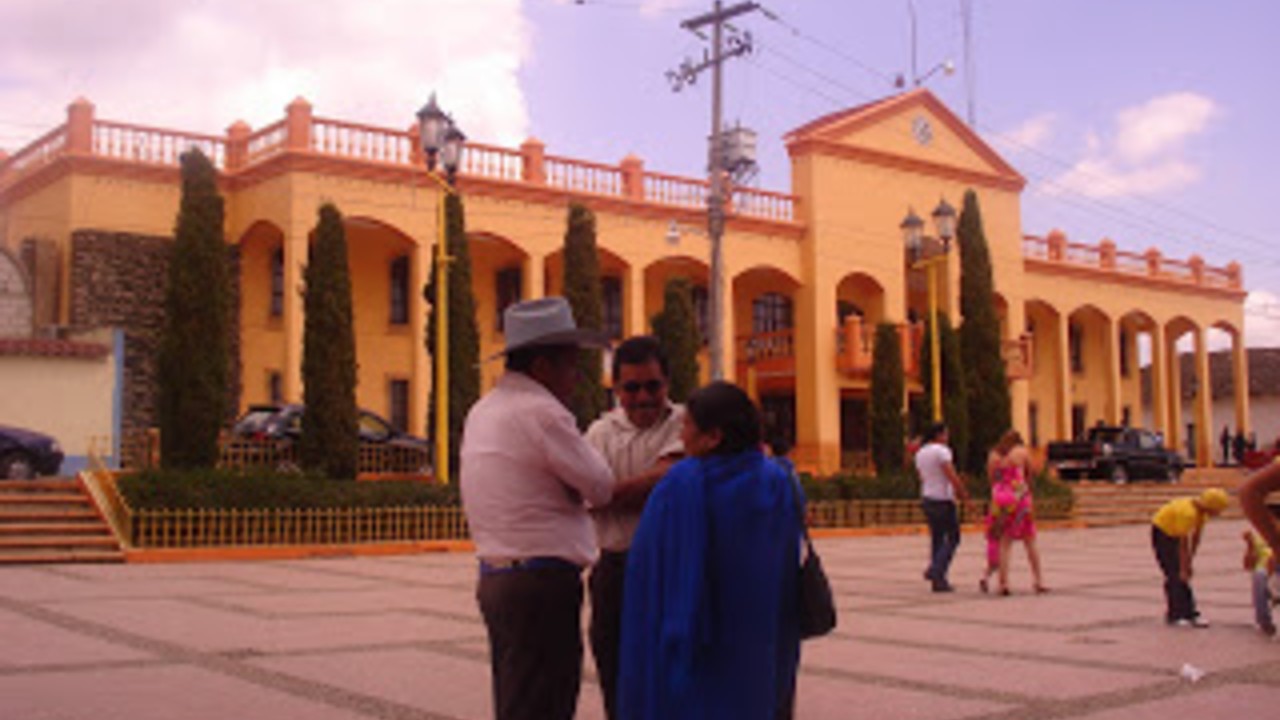 Indígenas detienen al presidente interino de Las Margaritas, Chiapas, para exigir cumplimiento de obras