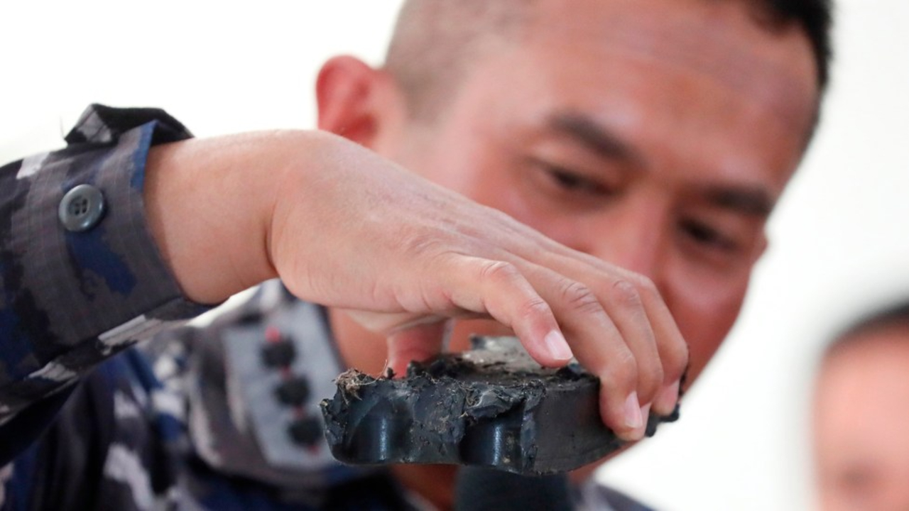Indonesia localiza restos del submarino desaparecido y da por muertos a tripulantes