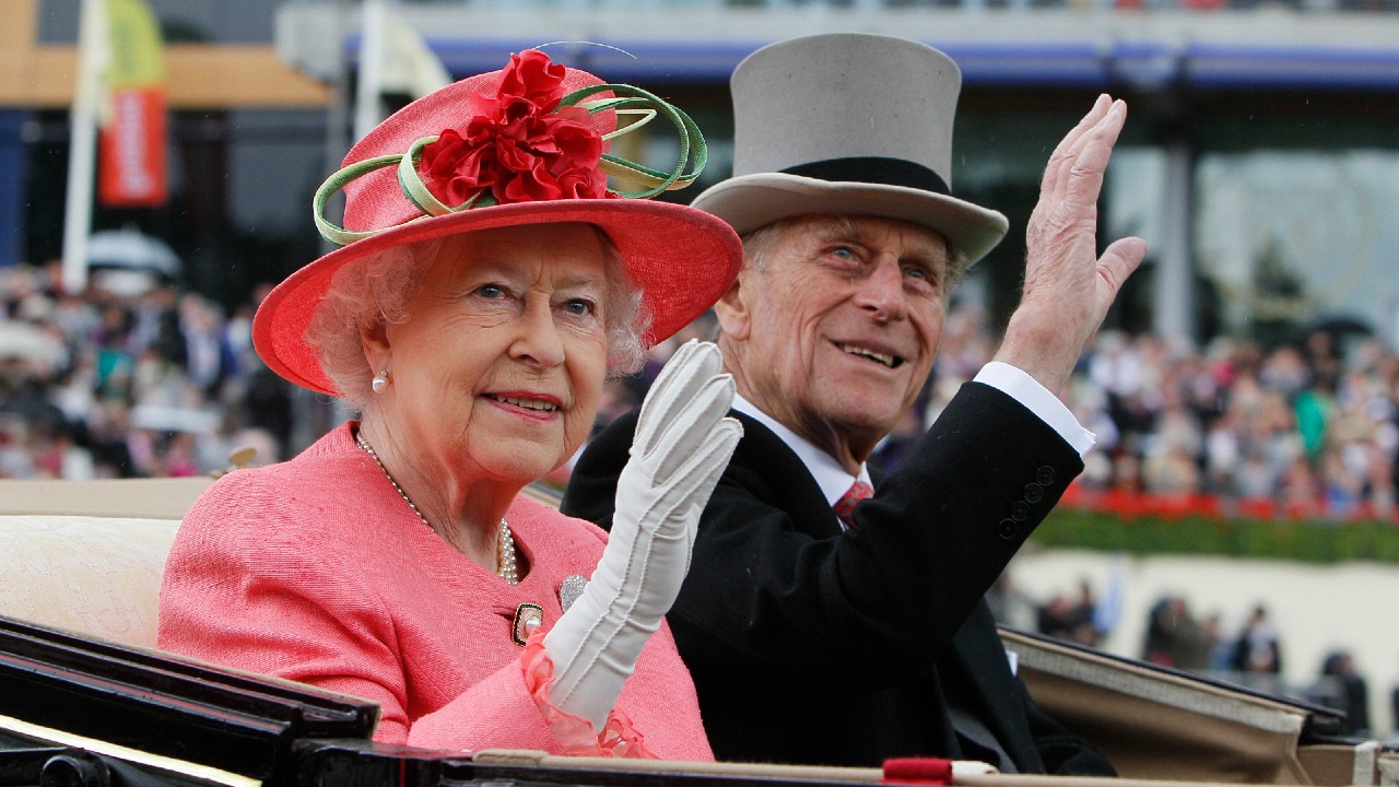 La reina Isabel II cumple 95 años sin su esposo ni celebraciones