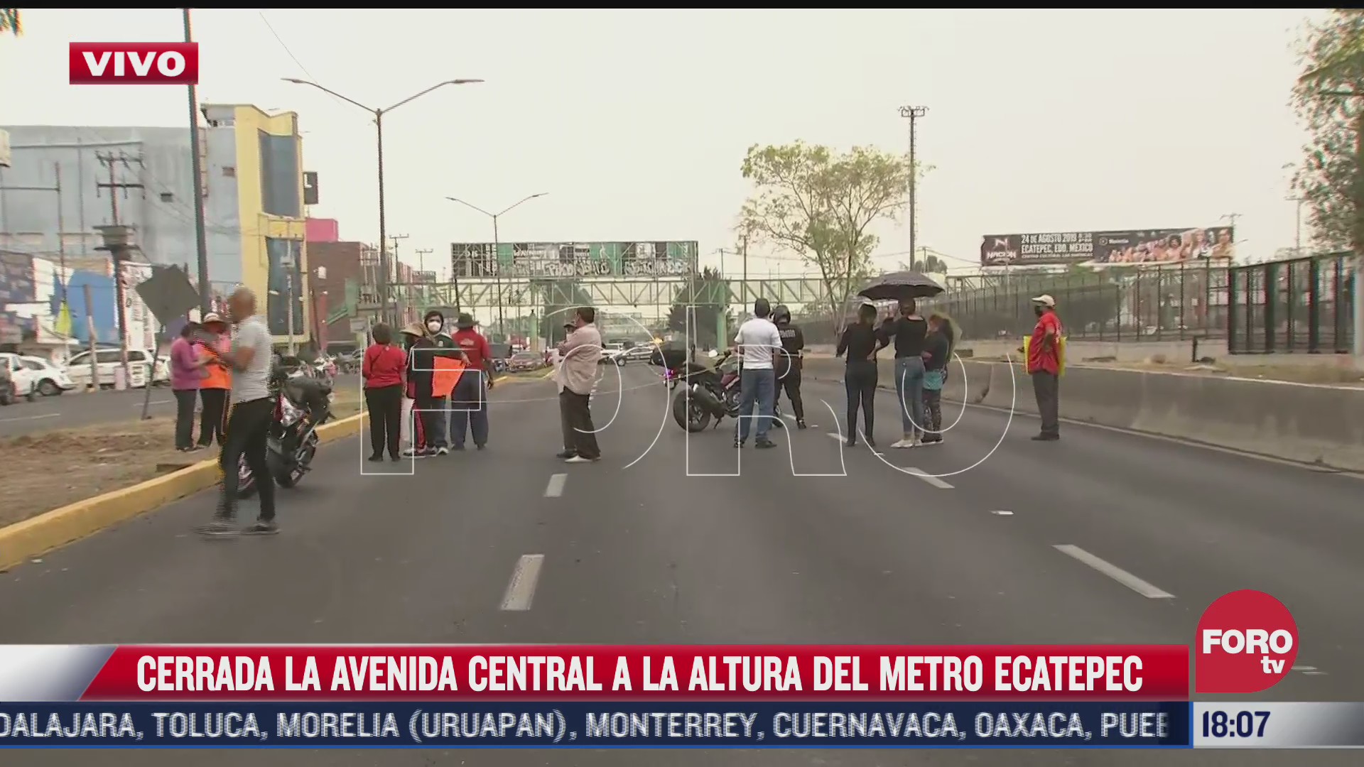 manifestantes cierran avenida central a la altura del metro ecatepec