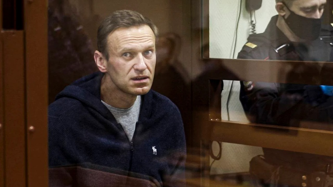 Médicos piden a Alexei Navalni poner fin a huelga de hambre