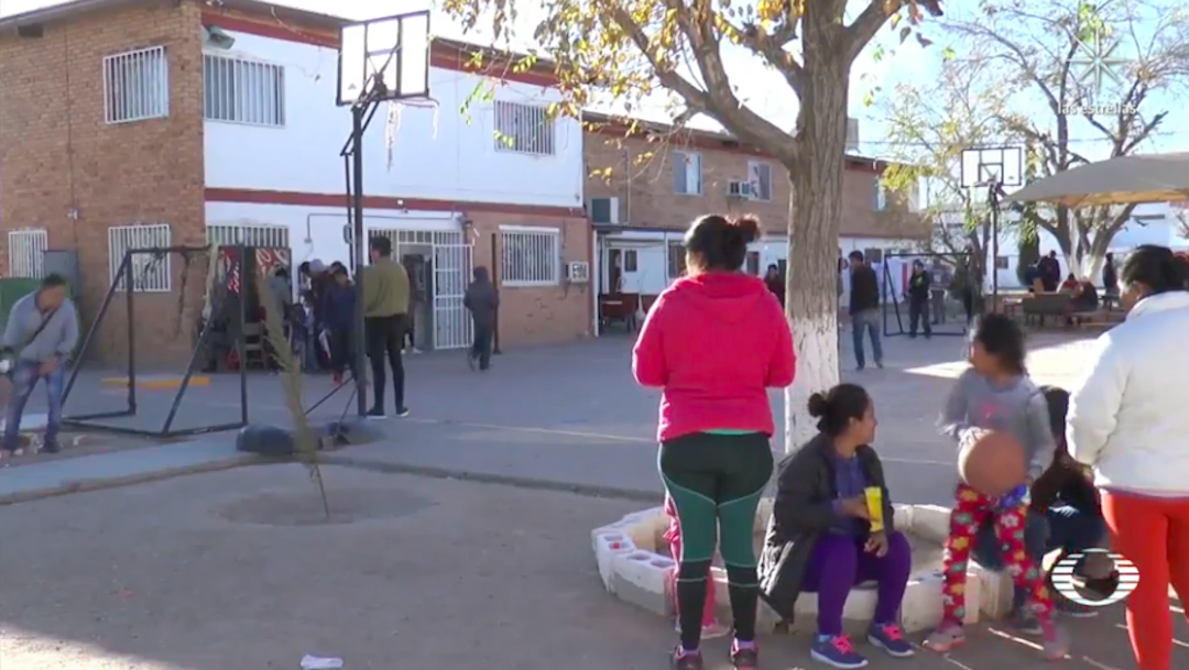 Migrantes esperan asilo en Estados Unidos varados en mega albergue de Ciudad Juárez